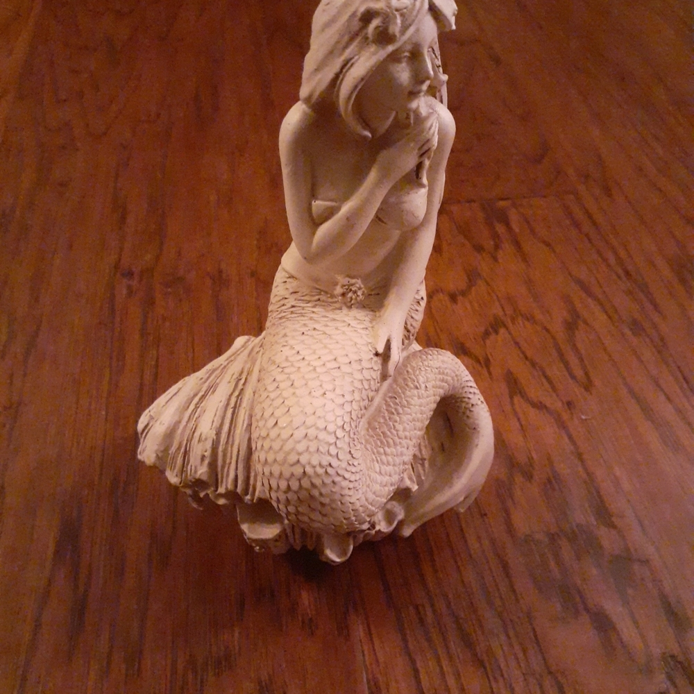 GORGEOUS Chalkware 8" Mermaid on a Shell Sculpture Made in Phillipines.